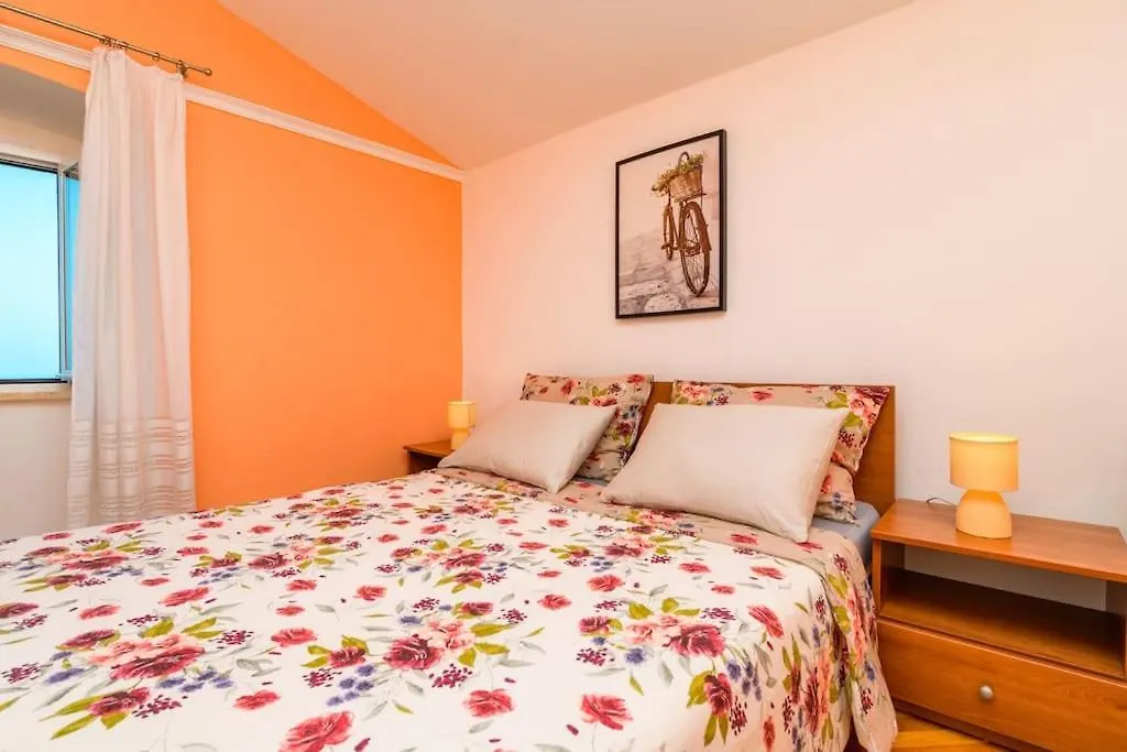 House Casa Nori Villa Ustrine Holiday home